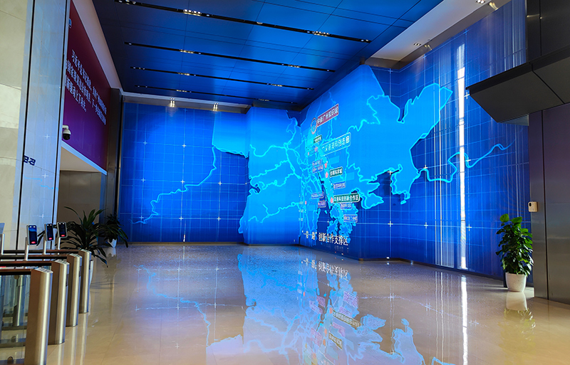 LED透明屏的戶外應用場景及安裝注意事項(圖1) 透明屏.png