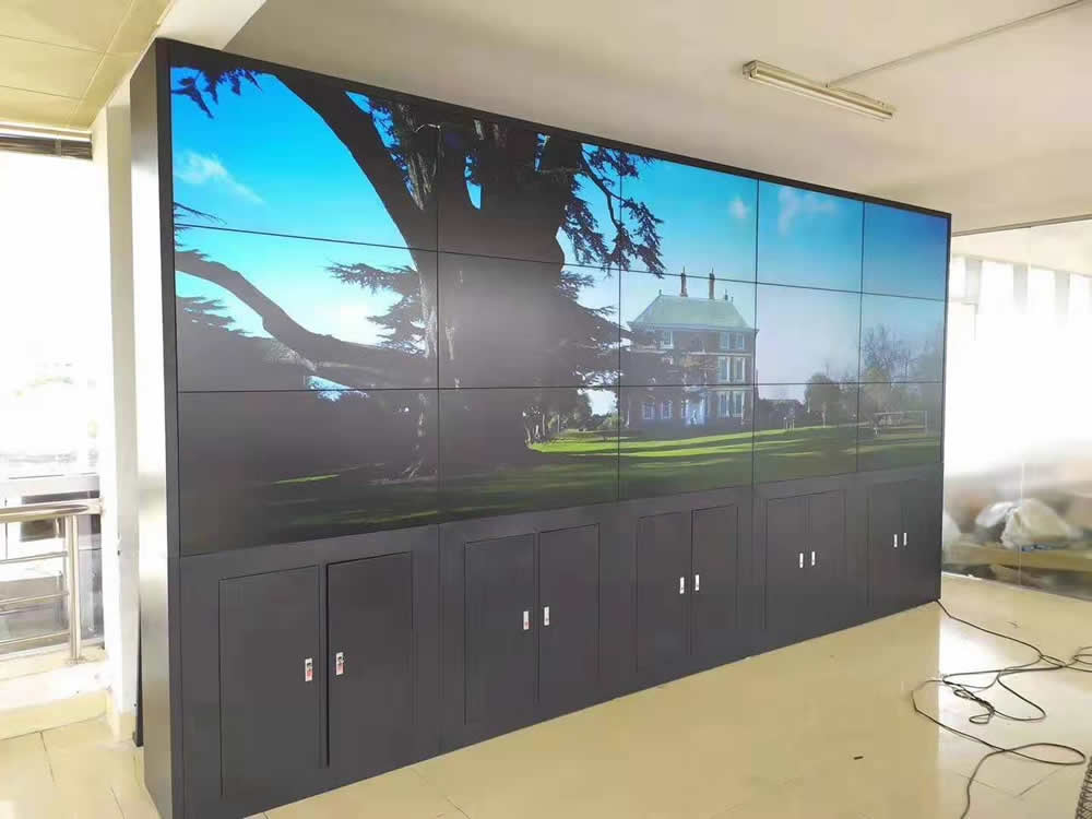 江蘇南京某會(huì)議室55寸1.7